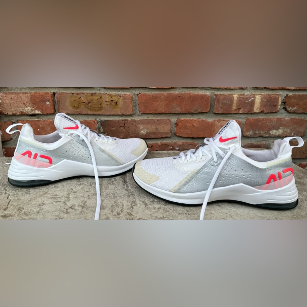 *NIKE- *AIR MAX BELLA* WMS TRAINING SNEAKER- SZ 8.5 WHITE/GREY/RED - Picture 3 of 6